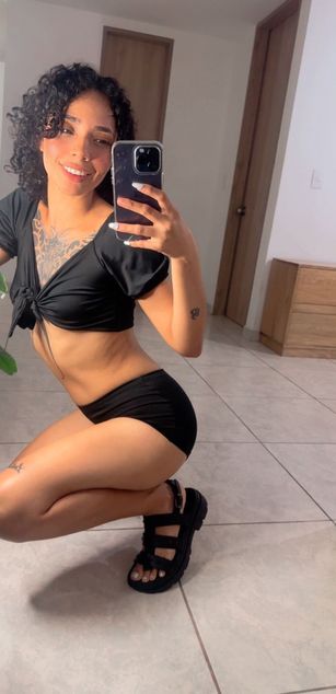 Model - SilvanaOwen JOI