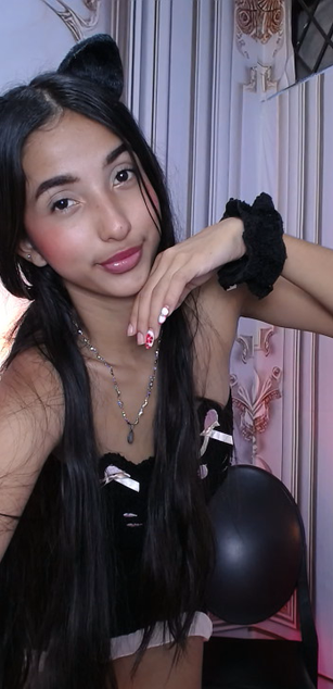 Model - Lally bigtits