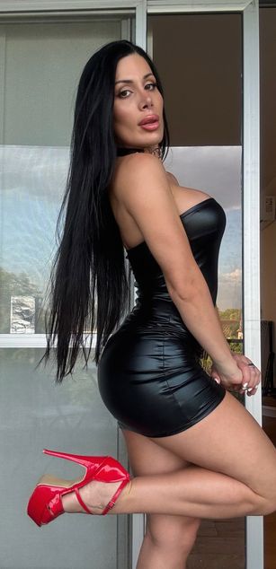 Model - Diosa dorada joi