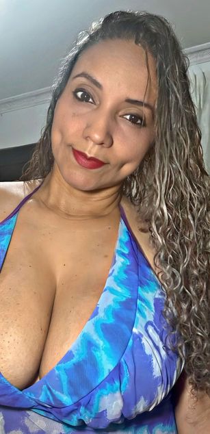 Model - LaCrespa bigtits