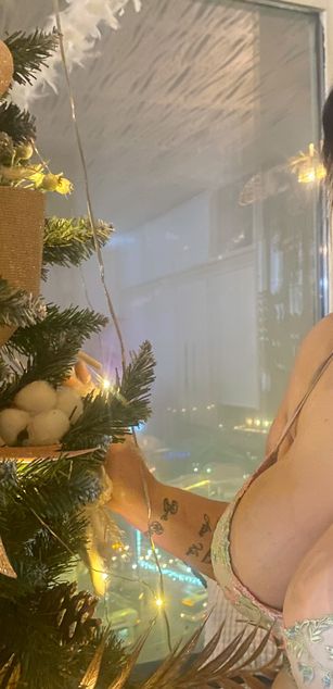 Model - AmberRiso bigtits