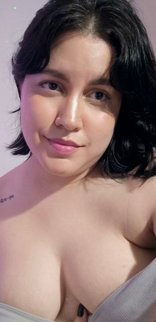 Model - ValMoonlight curvy