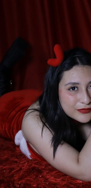 Model - Emma Brookes deepthroat