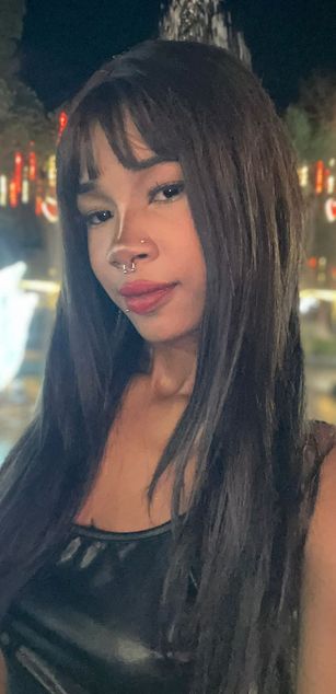 Model - AishaValcazar deepthroat