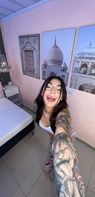 Model - Violet Blaze blowjob