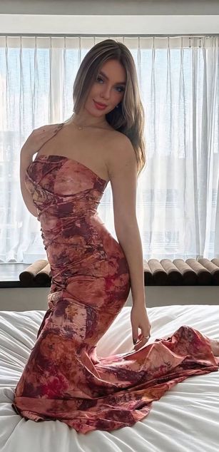 Model - Dhanna Mont dildo