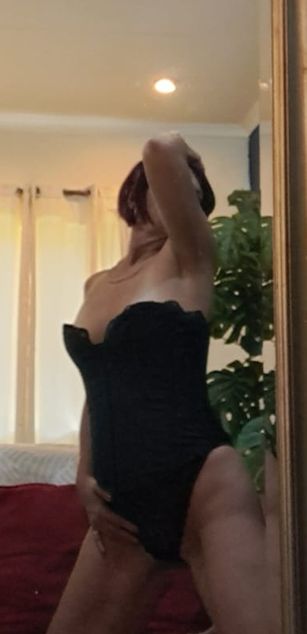 Model - SashCarter FetishFriendly