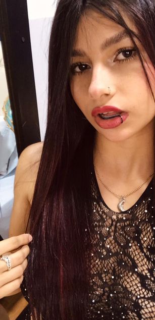 Model - Kim Luna deepthroat