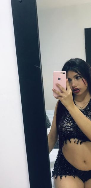 Model - Kim Luna deepthroat