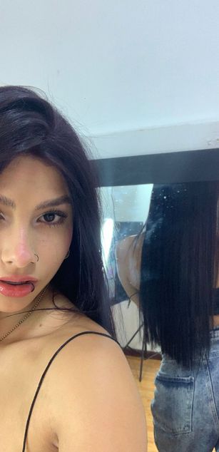 Model - Kim Luna deepthroat