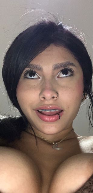 Model - Kim Luna deepthroat