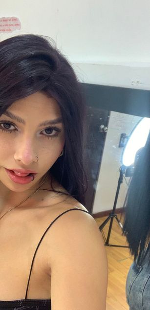 Model - Kim Luna deepthroat