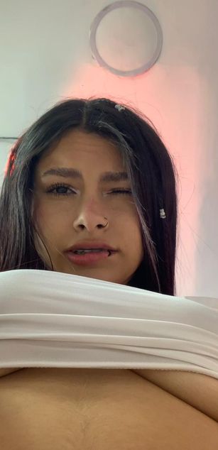 Model - Kim Luna deepthroat