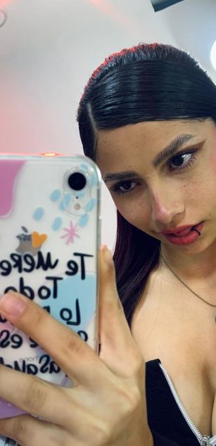 Model - Kim Luna deepthroat