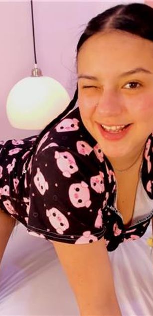 Model - Amy Ferreira deepthroat