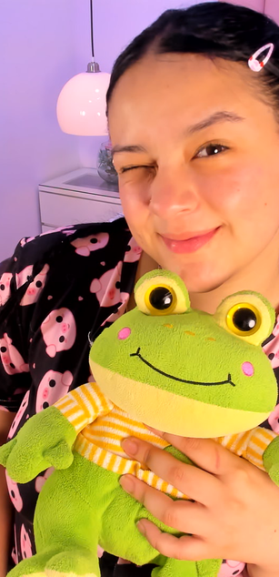 Model - Amy Ferreira deepthroat