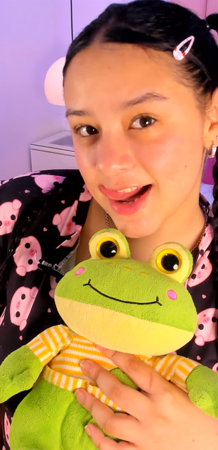 Model - Amy Ferreira deepthroat