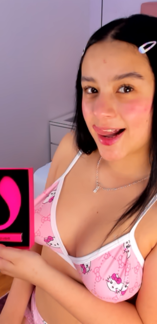 Model - Amy Ferreira deepthroat