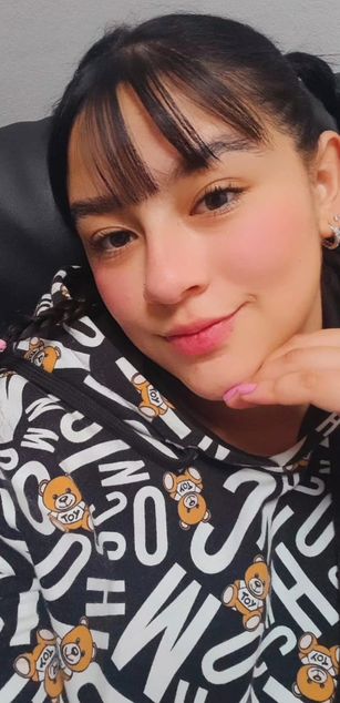 Model - Amy Ferreira deepthroat