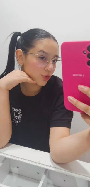 Model - Amy Ferreira deepthroat