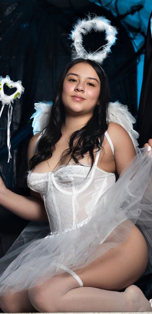 Model - Amy Ferreira deepthroat