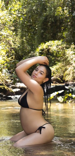 Model - Amy Ferreira deepthroat