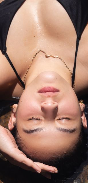 Model - Amy Ferreira deepthroat