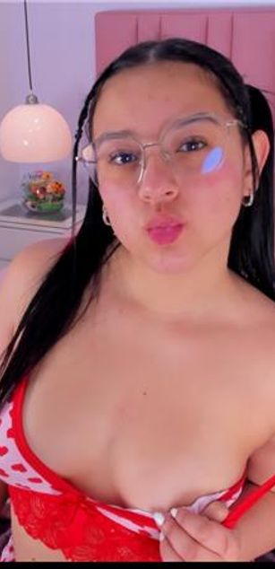 Model - Amy Ferreira deepthroat