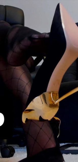 Model - LanaVIP legs