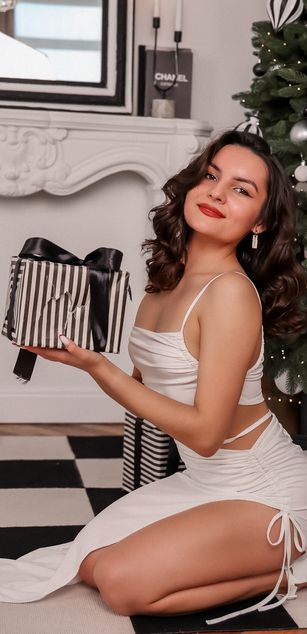 Model - Jasmine Asha dirtytalk