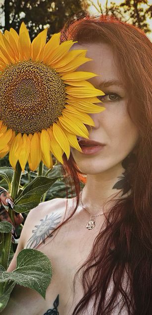 Model - Yelizaveta striptease