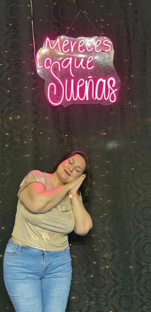 Model - Selene curvy