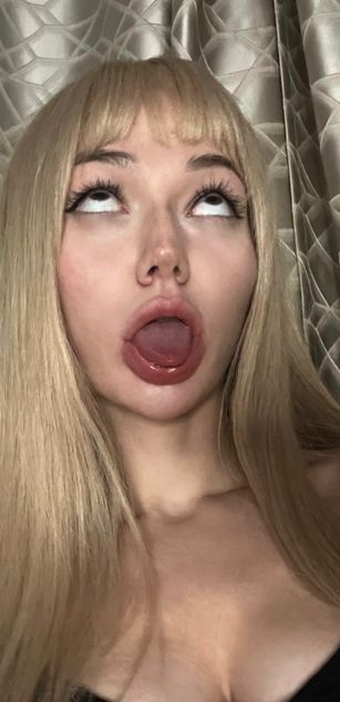 Model - Miss Kiki deepthroat