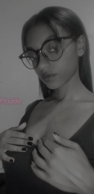 Model - Maddie Submissive