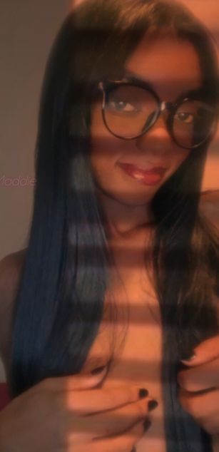 Model - Maddie Submissive