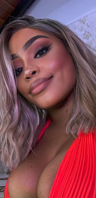 Model - Tianah Glow Ebony