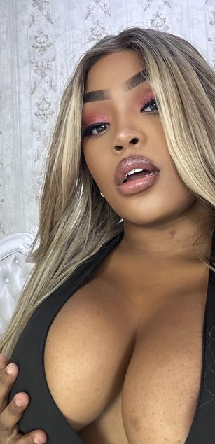 Model - Tianah Glow Ebony