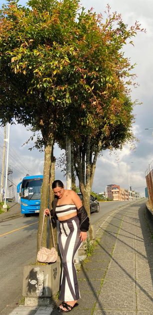 Model - KaiaCollins curvy