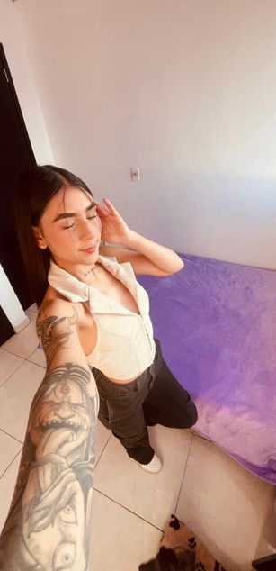 Model - Violet Blaze blowjob