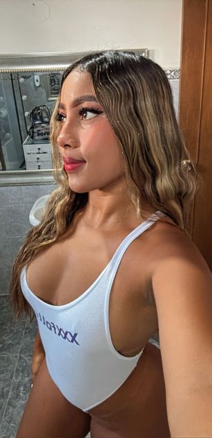 Model - Sofia Bennet deepthroat