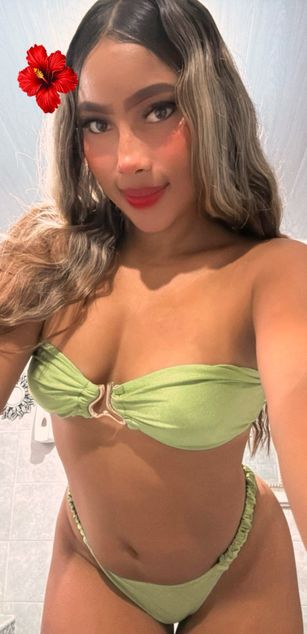 Model - Sofia Bennet deepthroat