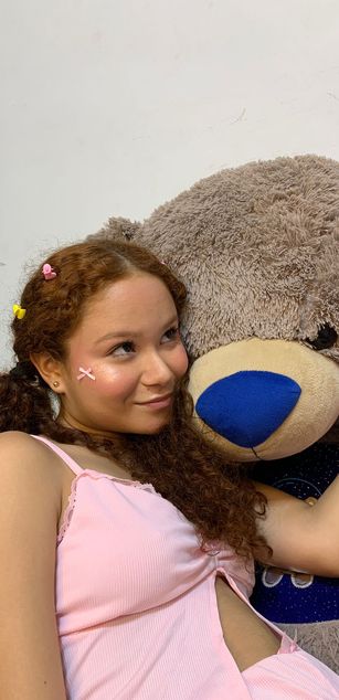 Model - MeridaDilucas feet