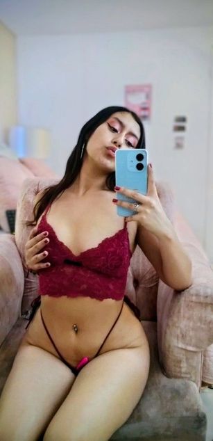 Model - NicolleRouse blowjob