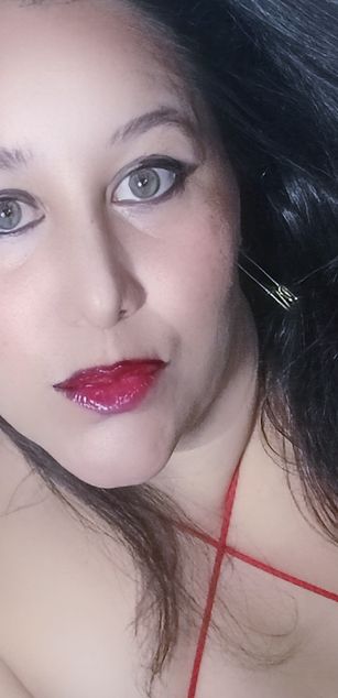 Model - Madeline Sade ass