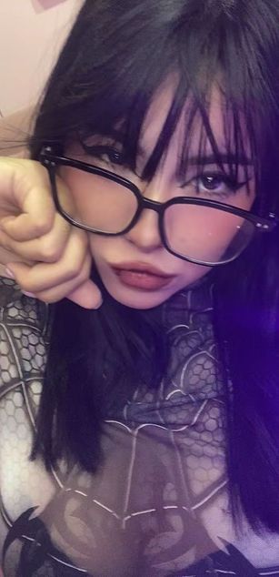 Model - Chloe Moon fastresponse