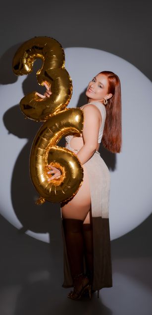 Model - Victoria Ferro curvy