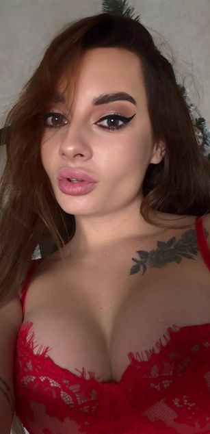 Model - olashyk brunette