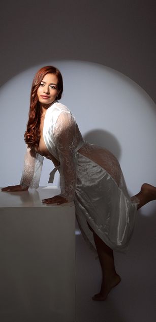 Model - Victoria Ferro curvy