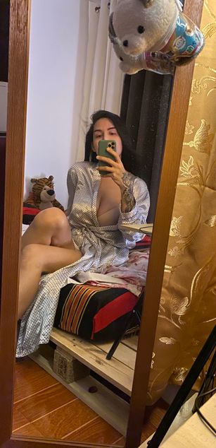 Model - Filipina_Ladyboy striptease