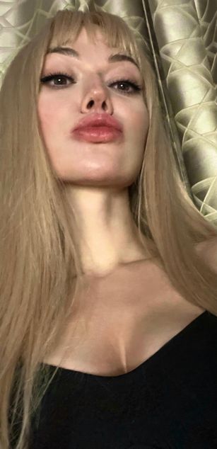 Model - Miss Kiki deepthroat